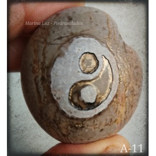 A11 Hand Aufgenommener Stein